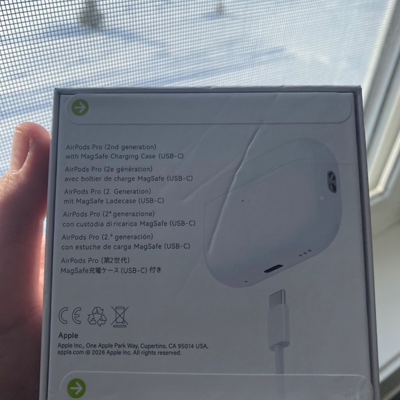 AirPod Gen 2 - Picture 2 of 6